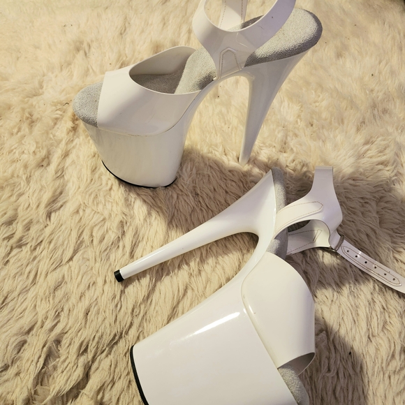 Pleaser 8 Inch White Sandal - Picture 3 of 4